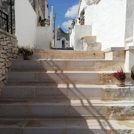 Trullo Canele 34 Bed & Breakfast 4*